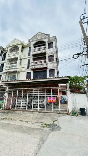 ขายทาวน์โฮม 4 ชั้น ห้องหัวมุม ซอยรัชดา 32 ตรงข้ามศาลอาญา