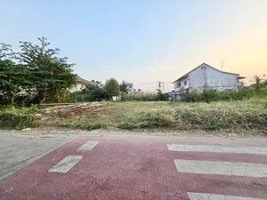 Call : 061-636-2666 ขายที่ดินถมแล้ว 100 ตร.วา ตรงข้ามโรงเรียนอนุบาล ยุวมิตร เพชรเกษม 77 แยก 4-7 ถนนสวัสดิการ 2 ซอย 10 เขตหนองแขม ใกล้บิ๊กซี โฮมโปร