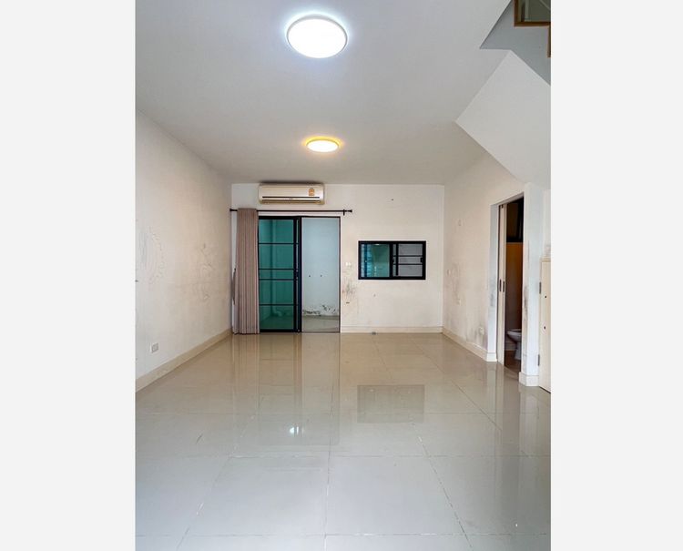 Call : 095-762-3038 ขายราคาดีมาก! ทาวน์โฮม 3 ชั้น โครงการบ้านกลางเมือง, ภาพที่ 4
