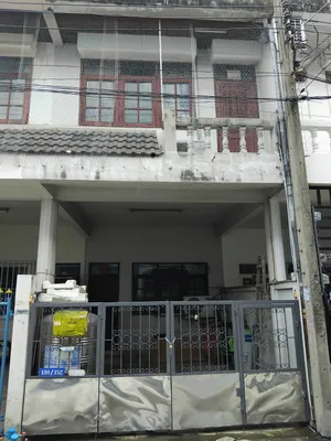 ขายทาวน์เฮาส์ 2 ชั้น ใกล้รถไฟฟ้า 3 สาย ย่านหลักสี่ 1.7 ล้านบาท