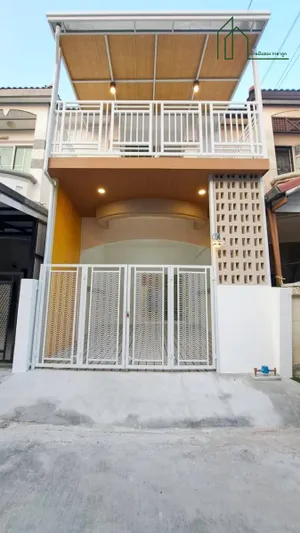 ทาวน์เฮาส์ 2 ชั้น หมู่บ้านปิยะวรารมย์ ถนนบ้านกล้วย-ไทรน้อย รีโนเวทพร้อมอยู่