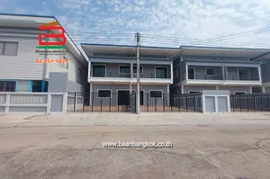 ทาวน์เฮาส์ หมู่บ้าน กฤษดาเพลส หลังริม เนื้อที่ 34 ตรว. ถนนกาญจนาภิเษก ต.คลองห้า อ.คลองหลวง จ.ปทุมธานี