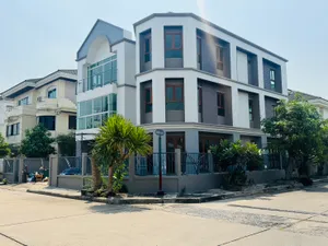 🏠 บ้านเดี่ยว 3 ชั้น 6 ห้องนอน หลังมุม Renovateแล้ว แต่ยังไม่เคยอยู่เลยค่ะ ( เจ้าของขายเอง❗️)