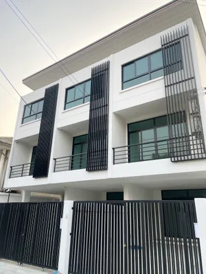 📣 ขายทาวน์โฮม 3 ชั้น ใหม่ สไตล์โมเดิร์นมินิมอล เลขที่บ้านสวย มงคลสุด ๆ 🏡 ✨ เพียง 4.2 ล้านบาท!