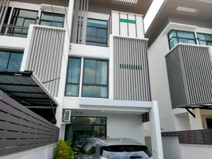 ขายบ้าน cozy 3ชั้น หลังมุม37ตรว จอดรถ4คัน 4นอน4น้ำ เลียบด่วน เกตรนวมินทร์ ลาดพร้าว โชคชัย4 รัชดา32นวมินทร