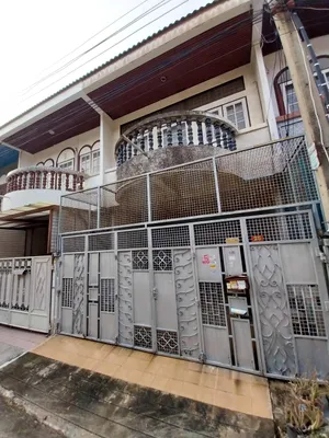 ขายทาวน์เฮ้าส์ทำเลทองที่เดินจากตัวบ้านไปสถานีรถไฟฟ้าเพชรเกษม48 เพียง 500 เมตร ไม่แพง