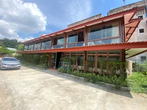 ให้เช่าบ้านบ้านเรือนไทยโมเดินท์ ซอยรามคำแหง 16 เนื้อที่ 200 วา  มีบ้าน 2 หลัง จอดรถได้ 12 คัน  เหมาะทำสำนักงาน studioและพักอาศัย ใกล้ทางด่วนมอเตอร์เวย์