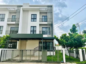 B824 ให้ทาวน์โฮม 3ชั้นเนื้อที่ 30 ตารางวา โครงการ Villa Albero ถนนกรุงเทพกรีฑา