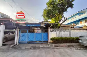 ที่ดินพร้อมบ้าน ชุมชนเมตตา ซอย 4 เนื้อที่ 60 ตรว. ซอยพหลโยธิน 50, ซอยเทพรักษ์ 15 ถนนพหลโยธิน แขวงคลองถนน เขตสายไหม