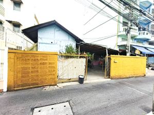 ขายที่ดินพร้อมบ้าน 93 ตร.ว. ซอยตากสิน 18 ทำเลทอง ใกล้เดอะมอลล์ ท่าพระ ทำเลศักยภาพใจกลางย่านธนบุรี
