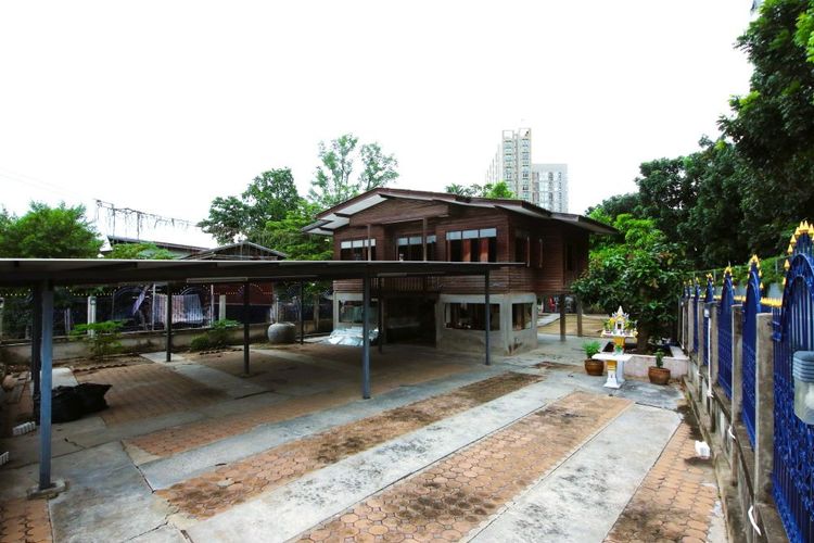 ขายบ้านพร้อมที่ดิน บ้านไม้เรือนไทย 3 ห้องนอน ติดคลองบางขุนเทียน ทำเลดี, ภาพที่ 4