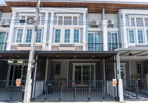 ขาย ทาวน์โฮม ในโครงการ โกลเด้นทาวน์ สุขุมวิท–สถานีรถไฟฟ้าแบริ่ง แขวงบางนาใต้ เขตบางนา กรุงเทพมหานคร
