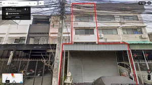 ให้เช่าตึกแถว 3.5 ชั้น หน้ากว้าง 4.5 เมตร ใกล้คูเมืองเก่าแค่ 400 เมตร อยู่หลังวัดโลกโมฬี ต.ศรีภูมิ อ.เมือง จ.เชียงใหม่