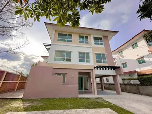 บ้านเดี่ยว คาซ่า วิลล์ ราชพฤกษ์-แจ้งวัฒนะ ใกล้รถไฟฟ้าสายสีม่วง 75.8 ตร.ว เดินทางสะดวก Single house, Casa Ville Ratchaphruek-Chaengwattana. Near the Purple Line