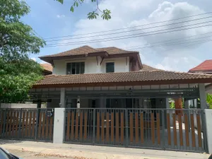 บ้านให้เช่ารีโนเวทใหม่ ถ.กรุงเทพกรีฑา 3นอน4น้ำ จอดรถได้4-5คัน ด้านหลังต่อเติมเป็นห้องทำงาน2ห้อง ใกล้สนามกอล์ฟยูนิโก้/โรงเรียนนานาชาติเวลลิงตัน