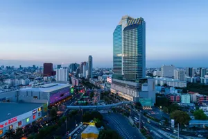 อาคารซีดับเบิลยู ทาวเวอร์ (CW Tower) สำนักงานให้เช่าติดถนนรัชดาภิเษก กรุงเทพฯ ใกล้เดอะ สตรีท รัชดา