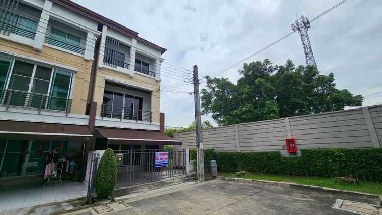 ขายด่วน ทาวน์โฮม 3 ชั้น หมู่บ้านกลางเมือง เกษตร - นวมินทร์  หลังริม 3 3, ภาพที่ 4