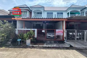 ทาวน์เฮาส์ หมู่บ้าน อยู่เจริญ 4 เนื้อที่ 23.2 ตรว. ถนนลำลูกกา ต.ลาดสวาย อ.ลำลูกกา จ.ปทุมธานี