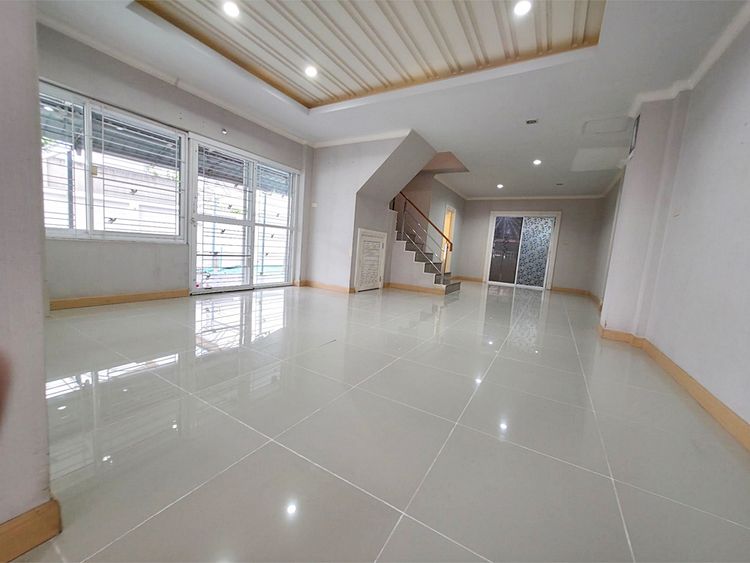 Call : 095-250-9015 หมู่บ้านรัชธานี 10 ซอยคู้บอน 27 เขตบางเขน 3 ชั้น 49, ภาพที่ 4