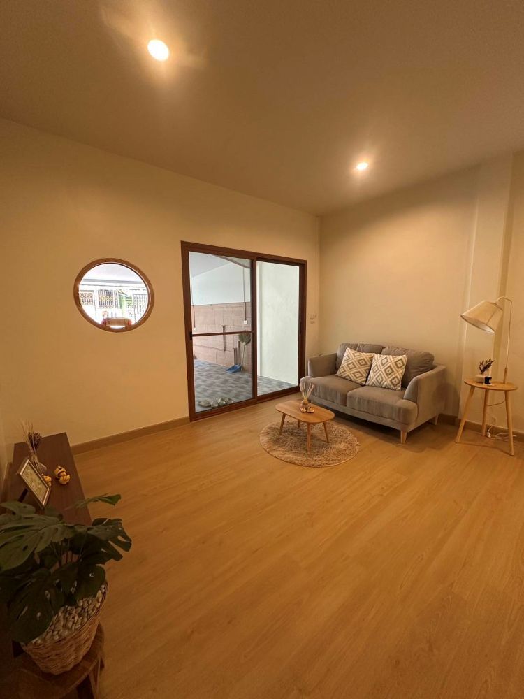 ขายทาวน์เฮาส์ 2 ชั้น รีโนเวทใหม่ พร้อมเข้าอยู่  หมู่บ้านเก้าวัฒนาวิลล่า, ภาพที่ 4