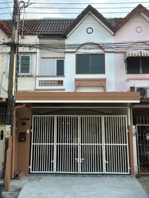 ขายทาวน์เฮาส์ 2 ชั้น รีโนเวทใหม่ พร้อมเข้าอยู่  หมู่บ้านเก้าวัฒนาวิลล่า เลียบคลองทวีวัฒนา บางแค