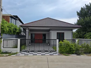 บ้านเดี่ยว ทำเลโขดหิน-เขาไผ่ ห่างจากถ.ใหญ่สาย363 เพียง550ม. สภาพใหม่ยังไม่เคยเข้าอยู่