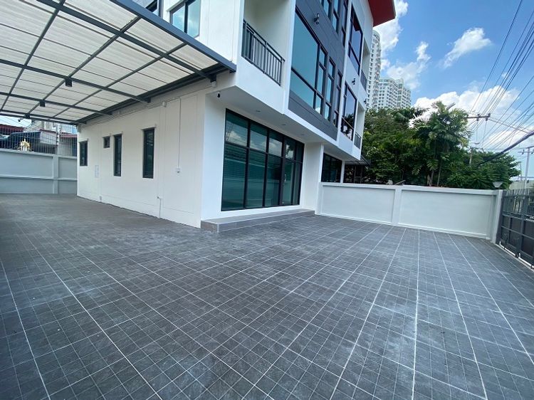 ให้เช่าทาวน์โฮม / Home Office 3 ชั้น สร้างใหม่ รูปแบบ Modern / 21 BTS, ภาพที่ 4