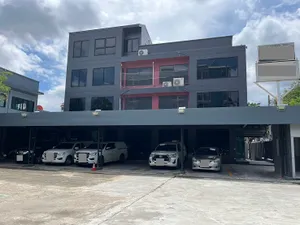 ให้เช่าอาคารสำนักงาน 4 ชั้น ซอยนวมินทร์ ใกล้แยกรามอินทรา กม.8 / จอดรถ 10 คัน , แอร์ทั้งอาคาร เหมาะเป็นสำนักงาน จดบริษัทได้