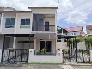 ขายทาวน์โฮมหลังมุม หมู่บ้านธนาซิโอ รัตนาธิเบศร์ ทำเลดี ติดสวน พร้อมเข้าอยู่