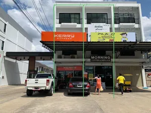  ตึกแถวทำเลทอง ติดถนนใหญ่ ใกล้ตลาดลุงออม ทำเลดีแบบนี้หายากมาก เหมาะลงทุนหรือทำธุรกิจต่อยอดทันที รีบตัดสินใจด่วน!
