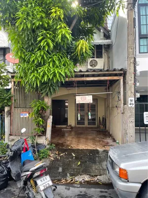บ้านทาวน์เฮาส์หลักสี่วิลล่า โกสุม 3 17ตารางวา ซอยโกสุมนิเวศน์  แขวงทุ่งสองห้อง เขตหลักสี่ กรุงเทพมหานคร 10210 ประเทศไทย ถนนแจ้งวัฒนะ บ้านอยู่ด้านในซอยเกือบสุด