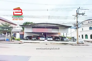 ที่ดินพร้อมสิ่งปลูกสร้าง แยกลำลูกกา คลอง 7 เนื้อที่ 262 ตารางวา ถนนลำลูกกา ตำบลลำลูกกา อำเภอลำลูกกา จังหวัดปทุมธานี