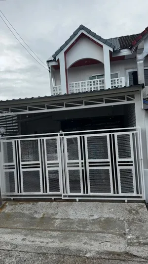ขายทาวน์เฮ้าส์ 2 ชั้นรีโนเวทใหม่ทั้งหลัง หมู่บ้านเลขที่ 5 บางปลา ทำเลดี เดินทางสะดวก