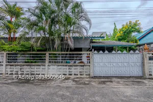 ขายบ้านพร้อมที่ดิน 100 ตร.วา เพียง 260 ม. จากถนนเลียบด่วนเอกมัย-รามอินทรา ใกล้ถนนเกษตร-นวมินทร์ ใกล้ Central Eastville, CDC, The Crystal 
