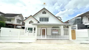  บ้านเดี่ยว 2 ชั้น รีโนเวทใหม่ สไตล์มินิมอล บนพื้นที่ 60 ตร.วา พื้นที่ใช้สอย 150 ตร.ม.
