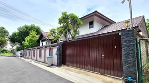 ขายบ้านหรู ลาดพร้าว 42 ใกล้รถไฟฟ้าสถานีภาวนา เพียง 500 เมตร