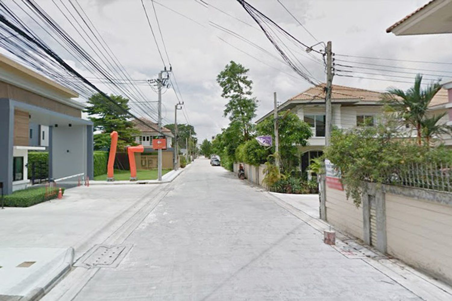 ภาพหลัก -  พรจิรา ลาดพร้าว 126