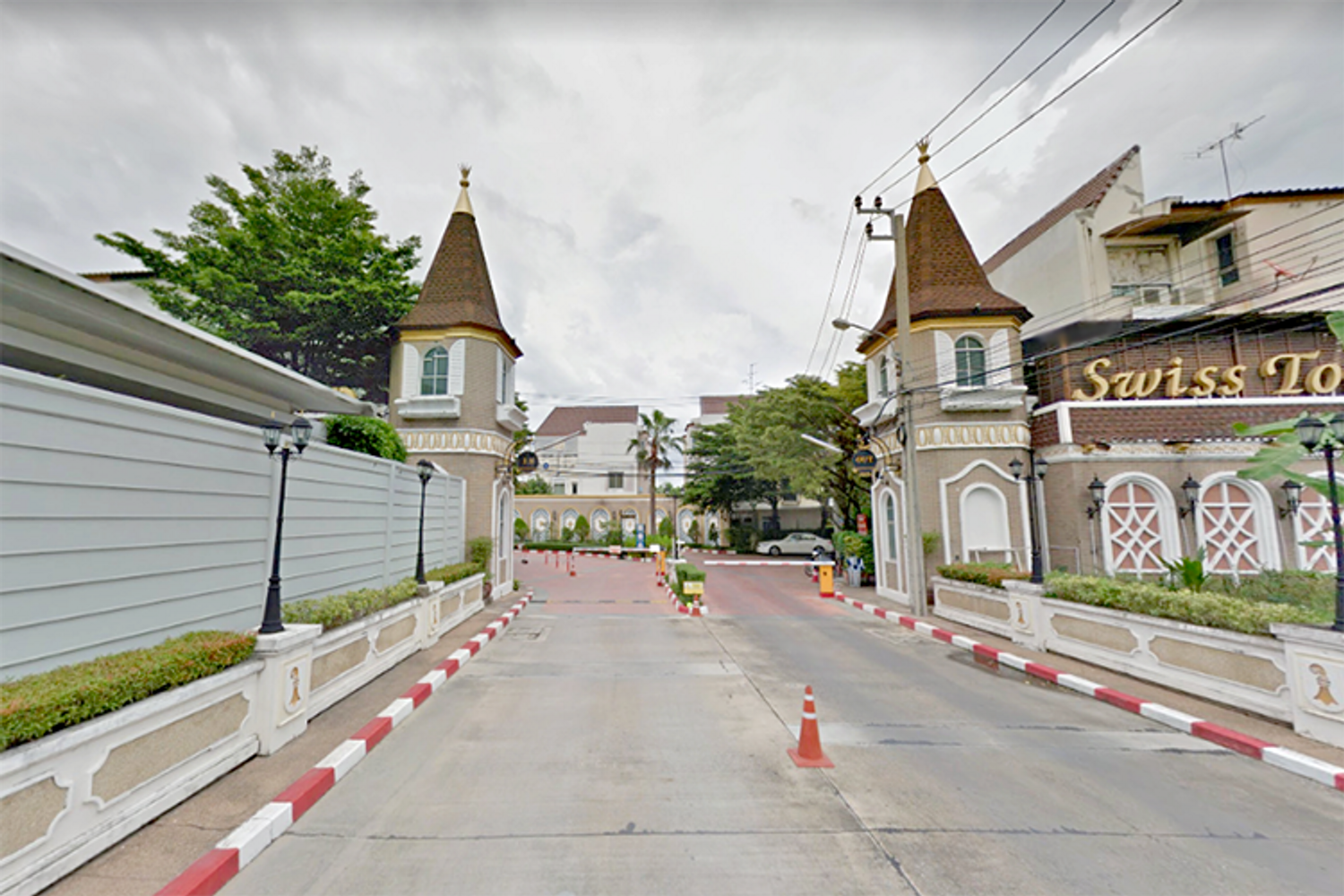 ภาพหลัก -  บ้านกลางเมือง สวิสทาวน์