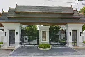 ให้เช่า บ้านเดี่ยว ถนนนราธิวาส ขนาด 4 ห้องนอน เดินทางสะดวก 