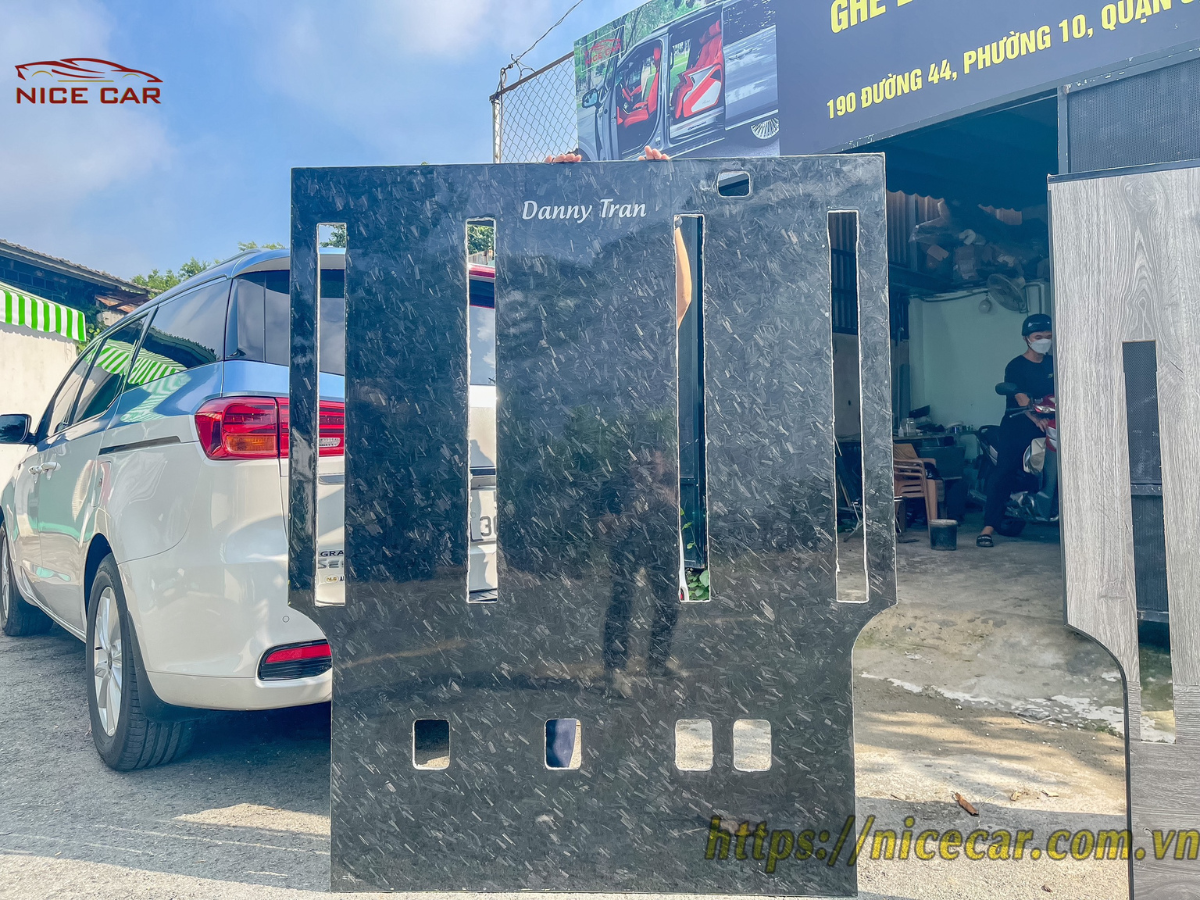 do-san-Carbon-Crystal-Ford-Tourneo-sang-trong-2