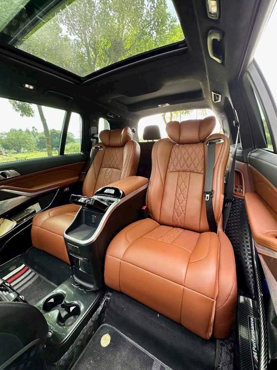 Độ ghế limousine BMW X7 4
