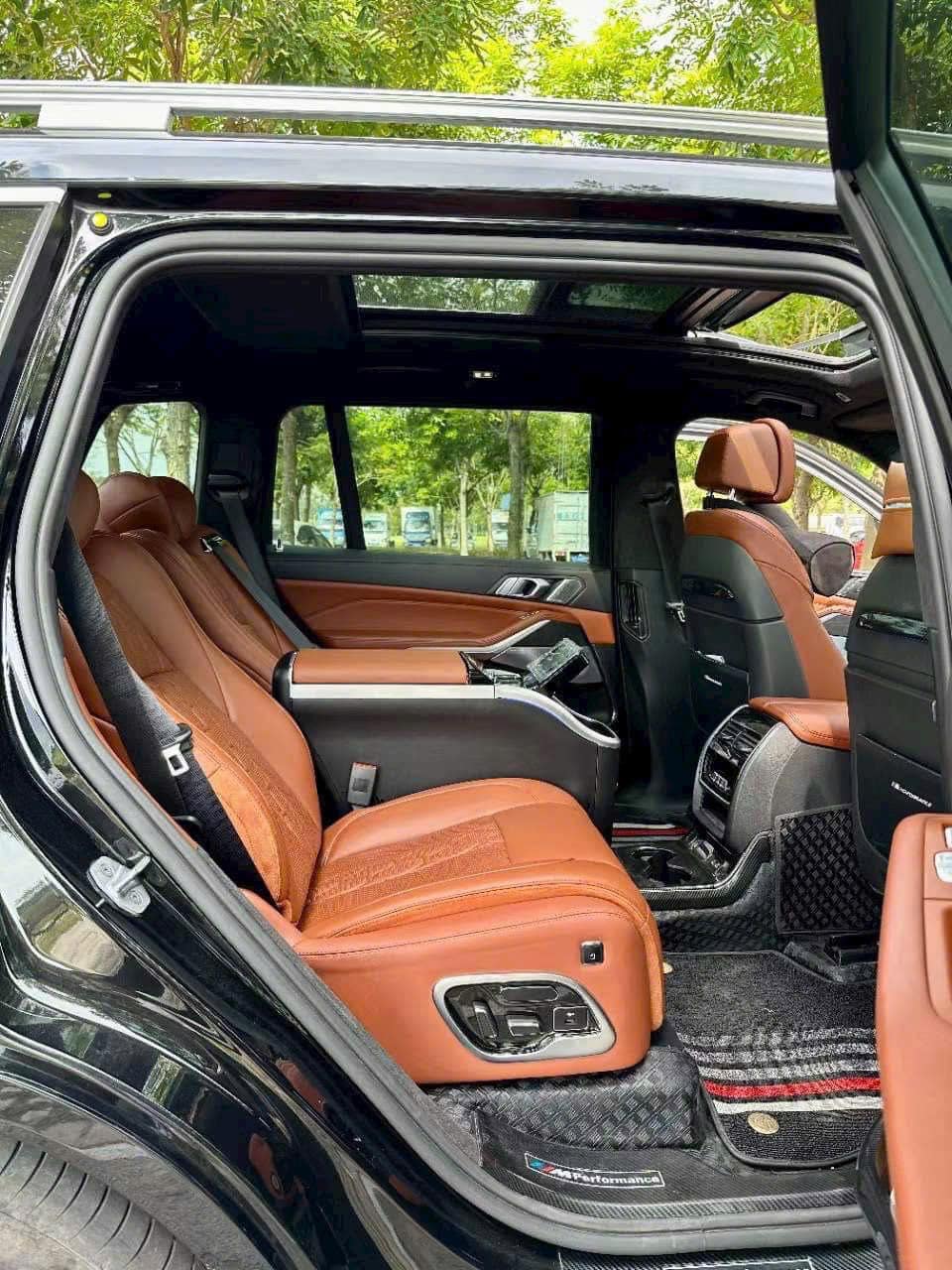 Độ ghế limousine BMW X7 5