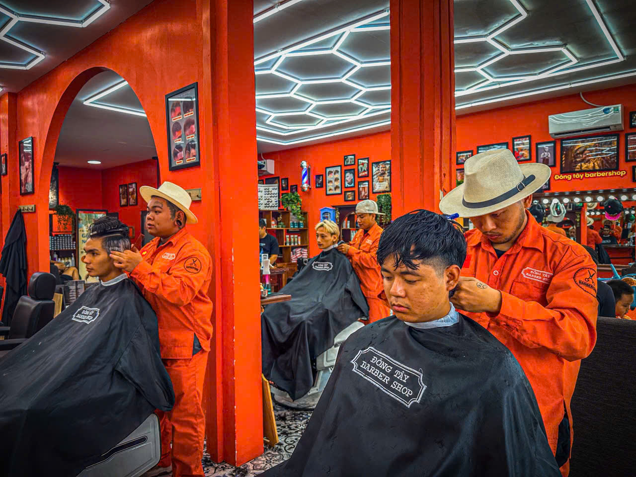 Một Buổi Cắt Tóc Tại Đông Tây Barbershop Có Gì? Hơn Cả Một Kiểu Tóc Đẹp