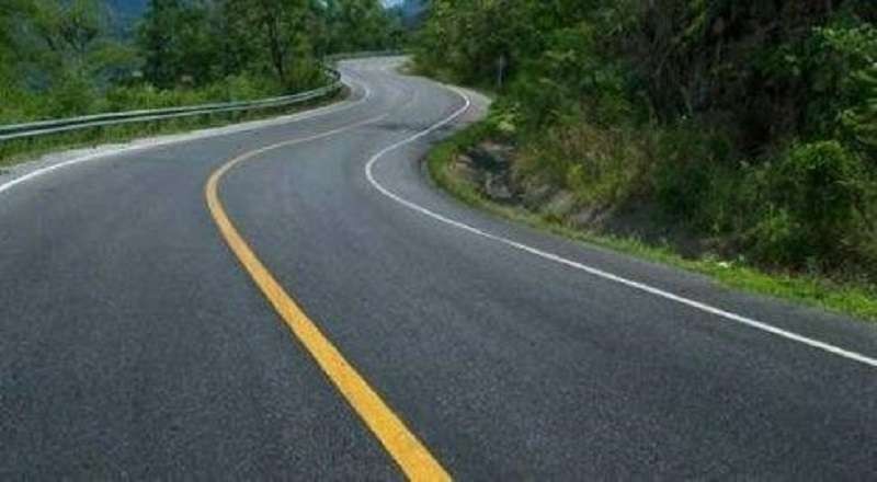 Vạch màu vàng, dạng vạch đơn, nét liền