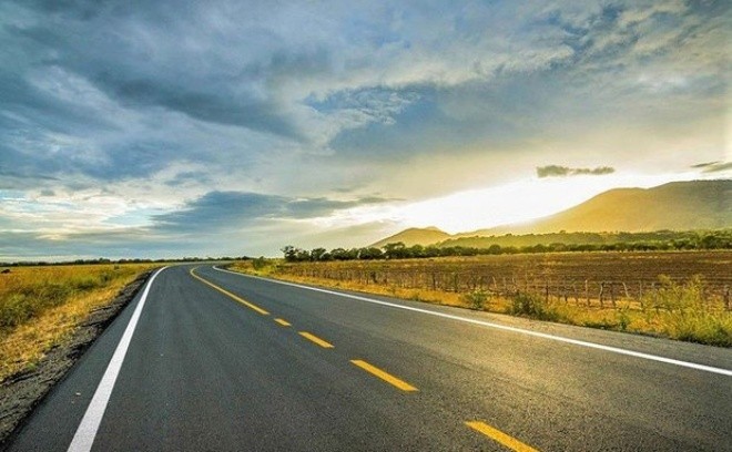 Vạch màu vàng, dạng vạch đơn, đứt nét