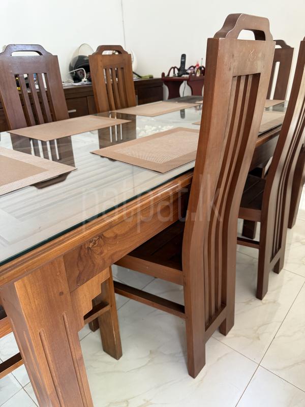100% pure තේක්ක මේසය සමග පුටු 6 විකිණීමට  තෙබේ.