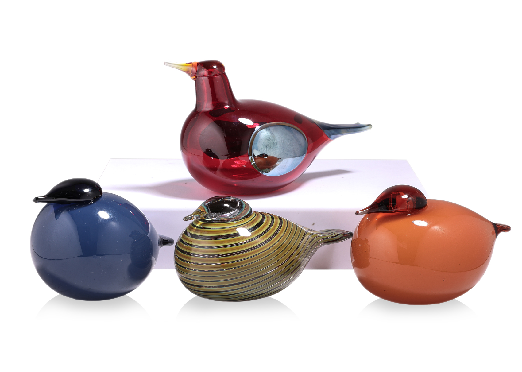 OIVA TOIKKA (FINNISH, 1931-2019) - A GROUP OF FOUR GLASS BIRDS