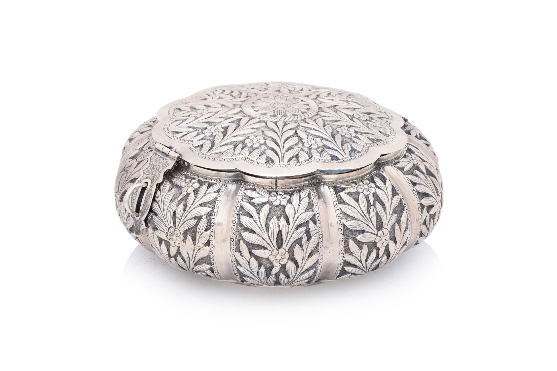 A REPOUSSÉ SILVER FLORAL LIDDED BOX