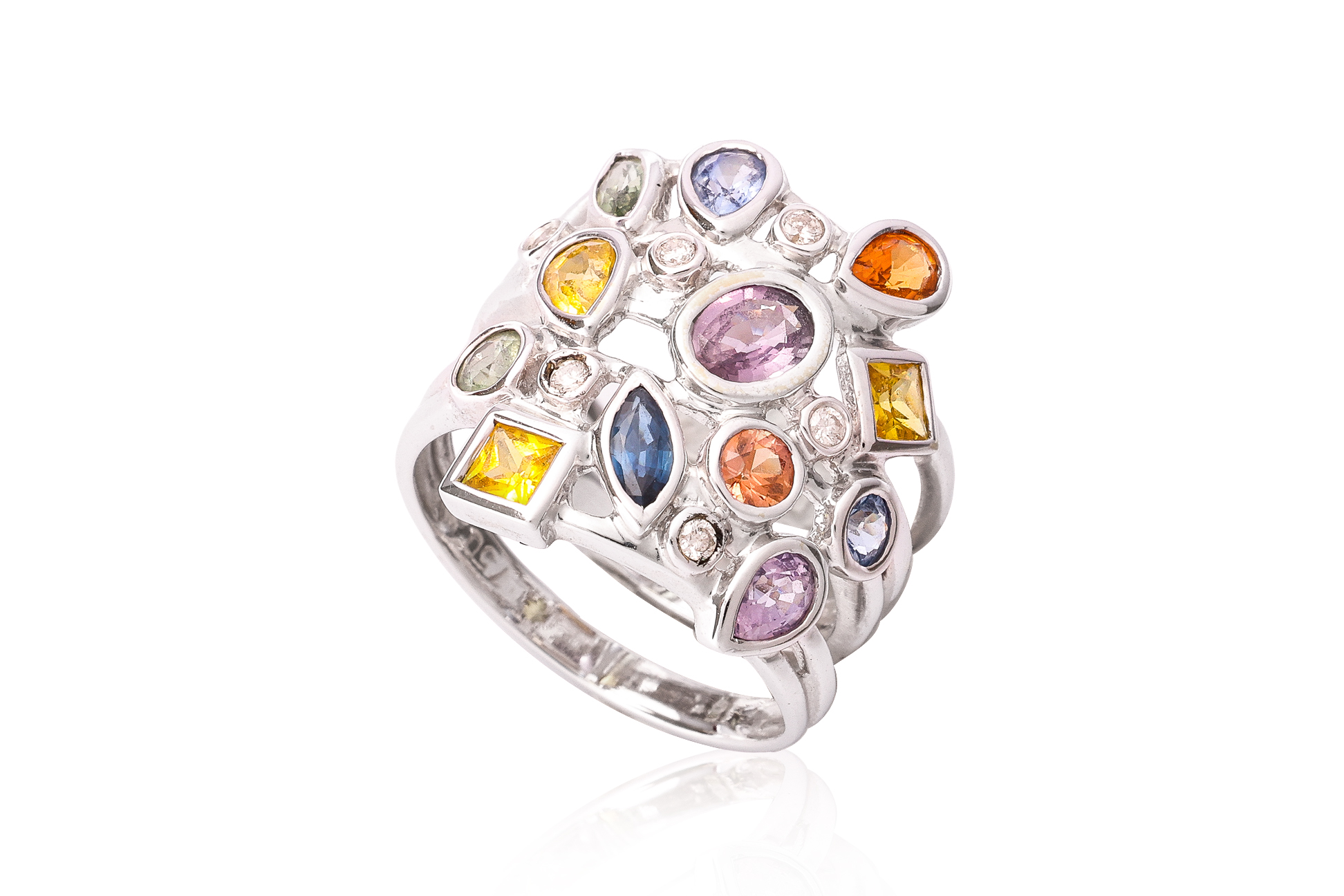 A MULTI-COLOUR SAPPHIRE AND DIAMOND RING