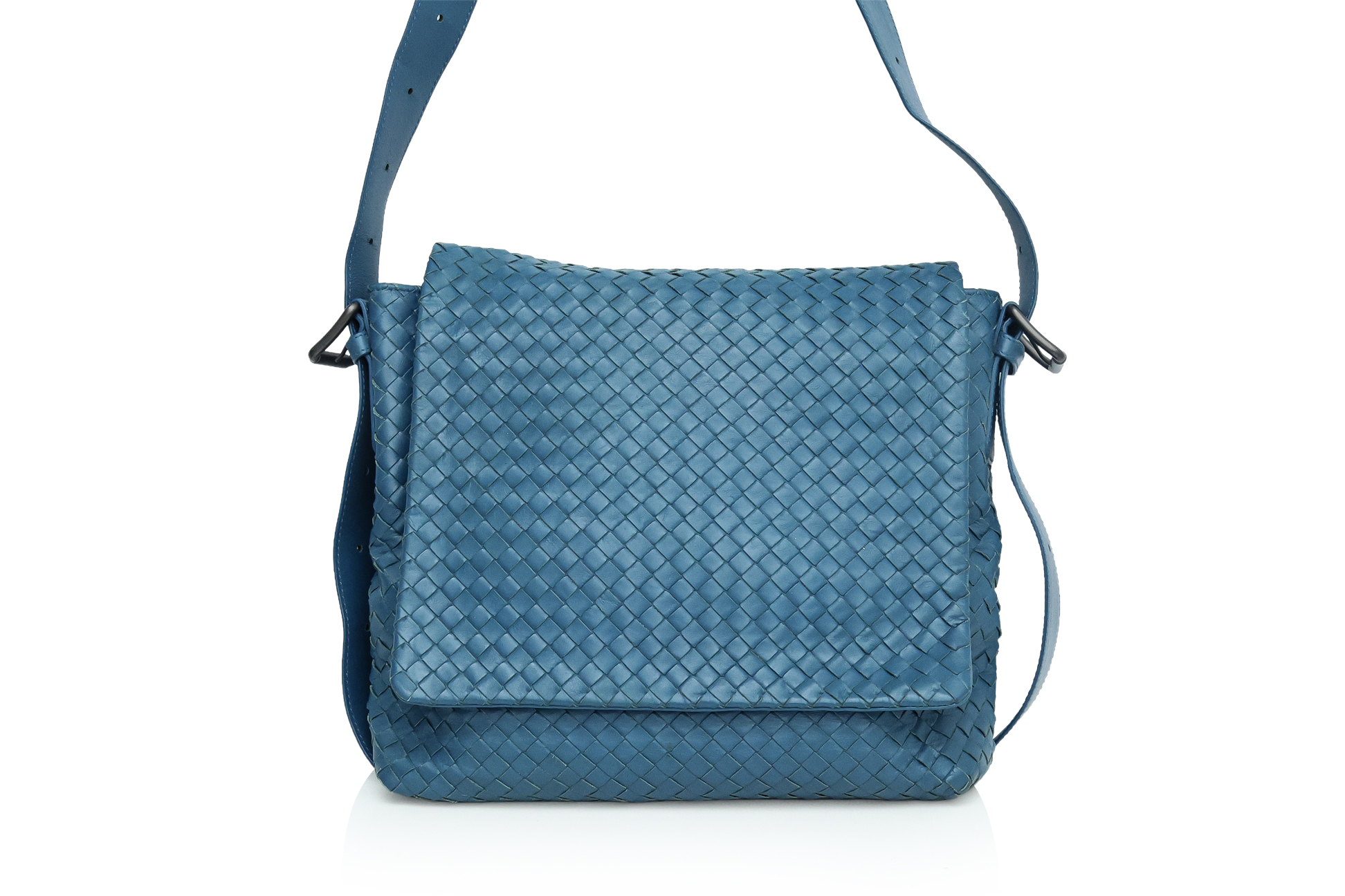 BOTTEGA VENETA - A BLUE INTRECCIATO LEATHER SLING BAG